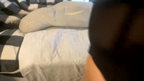 brownbootie1 online show from December 26, 7:27 pm