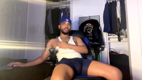 Brownskinshortyy online show from December 17, 5:40 am