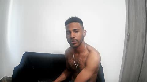 bruce_1111 online show from March 13, 9:10 pm