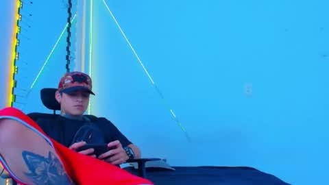 Snapshot of bruno_wild chatting on October 20, 6:28 am Bruno wild online show from October 20, 6:28 am