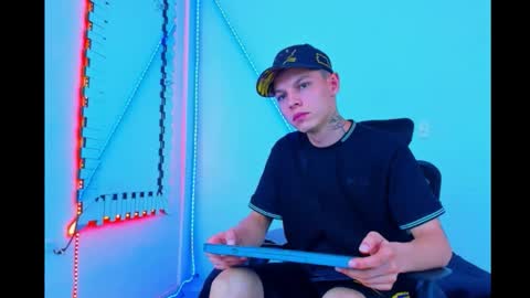 Snapshot of bruno_wild chatting on September 21, 12:38 pm Bruno wild online show from September 21, 12:38 pm