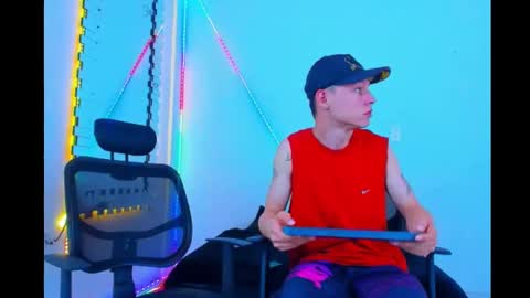 Snapshot of bruno_wild chatting on September 23, 12:48 pm Bruno wild online show from September 23, 12:48 pm