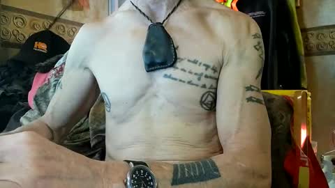 Steve... aka SkinnieDippin aka TimberTramp online show from December 30, 8:04 pm