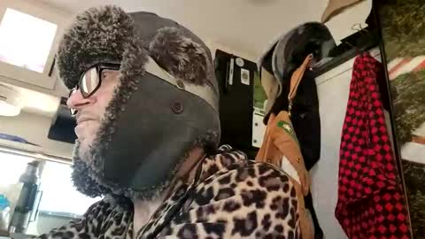 Steve... aka SkinnieDippin aka TimberTramp online show from April 17, 3:47 pm