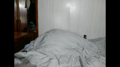 Snapshot of bubblebutt417 chatting on February 24, 5:32 am Max  candi online show from February 24, 5:32 am