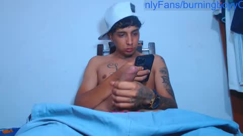 Snapshot of burningboyy chatting on February 15, 9:27 am  independiente online show from February 15, 9:27 am