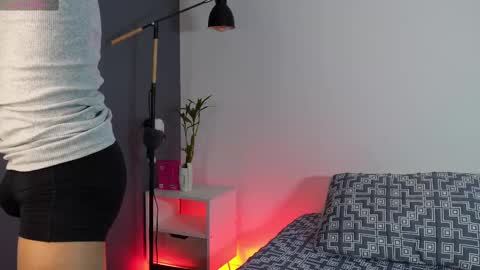 Buster independent model online show from November 15, 6:32 pm