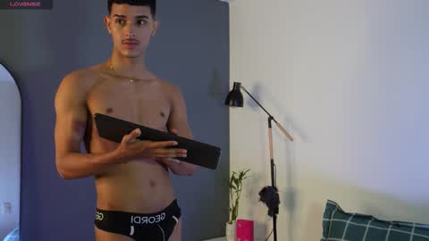 Buster independent model online show from November 5, 5:26 pm