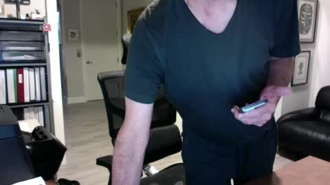 Snapshot of bustinout99 chatting on January 19, 1:33 pm afternoon wood online show from January 19, 1:33 pm