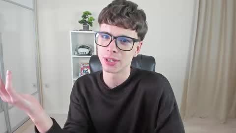 Snapshot of calvin_loves_you chatting on February 12, 7:13 pm Hey I am Calvin  online show from February 12, 7:13 pm