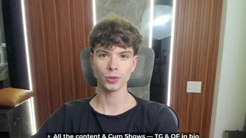 Hey I am Calvin  online show from April 5, 5:09 pm