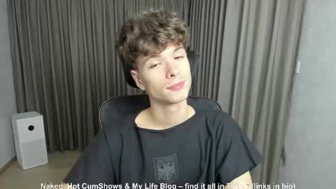 Hey I am Calvin  online show from November 9, 2:10 pm