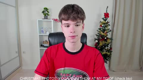 Snapshot of calvin_loves_you chatting on December 25, 7:02 pm Hey I am Calvin  online show from December 25, 7:02 pm