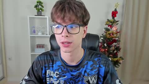 Snapshot of calvin_loves_you chatting on December 14, 7:14 pm Hey I am Calvin  online show from December 14, 7:14 pm