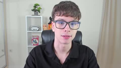 Snapshot of calvin_loves_you chatting on January 24, 7:07 pm Hey I am Calvin  online show from January 24, 7:07 pm