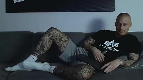 Calvin  online show from November 15, 12:01 am