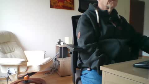 Snapshot of camcologne chatting on February 7, 10:19 am camcologne online show from February 7, 10:19 am