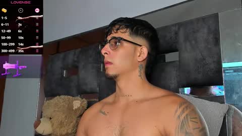 Snapshot of camilo_ospina_ chatting on October 4, 8:30 am   INDEPENDENT MODEL online show from October 4, 8:30 am