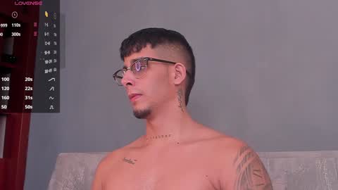 Snapshot of camilo_ospina_ chatting on December 18, 7:26 am   INDEPENDENT MODEL online show from December 18, 7:26 am