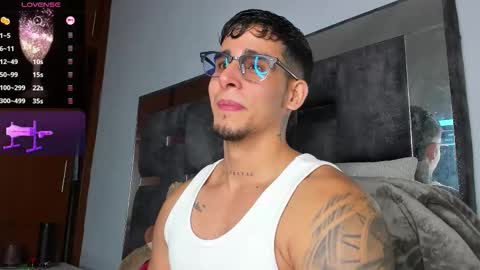   INDEPENDENT MODEL online show from November 15, 7:10 am