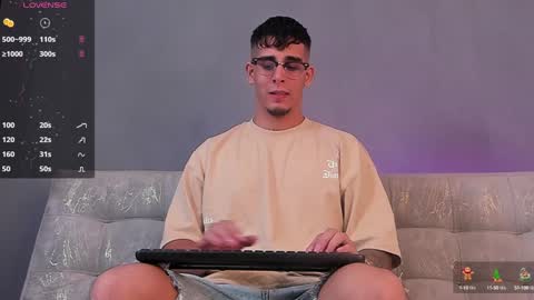 Snapshot of camilo_ospina_ chatting on January 1, 10:46 pm   INDEPENDENT MODEL online show from January 1, 10:46 pm