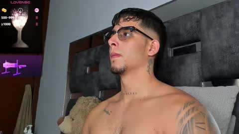   INDEPENDENT MODEL online show from November 1, 7:23 am