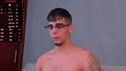 Snapshot of camilo_ospina_ chatting on January 17, 10:44 am   INDEPENDENT MODEL online show from January 17, 10:44 am