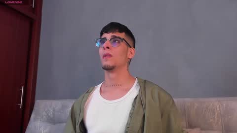 Snapshot of camilo_ospina_ chatting on January 14, 10:17 am   INDEPENDENT MODEL online show from January 14, 10:17 am