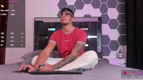 Snapshot of camilo_ospina_ chatting on February 13, 11:15 pm   INDEPENDENT MODEL online show from February 13, 11:15 pm