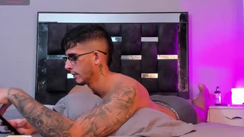 Snapshot of camilo_ospina_ chatting on March 3, 3:17 am   INDEPENDENT MODEL online show from March 3, 3:17 am