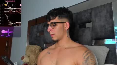Snapshot of camilo_ospina_ chatting on September 15, 4:25 am   INDEPENDENT MODEL online show from September 15, 4:25 am