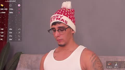 Snapshot of camilo_ospina_ chatting on December 13, 4:43 am   INDEPENDENT MODEL online show from December 13, 4:43 am