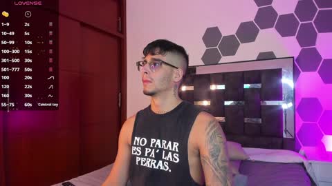 Snapshot of camilo_ospina_ chatting on February 8, 11:24 pm   INDEPENDENT MODEL online show from February 8, 11:24 pm