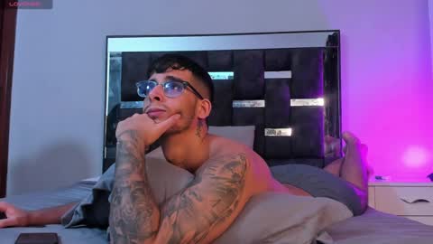 Snapshot of camilo_ospina_ chatting on March 5, 10:01 pm   INDEPENDENT MODEL online show from March 5, 10:01 pm