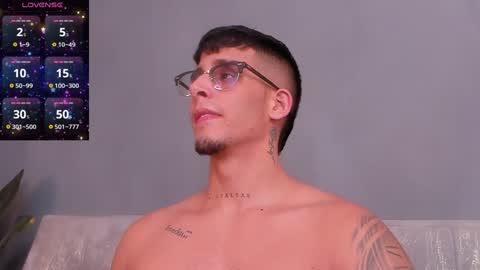 Snapshot of camilo_ospina_ chatting on December 10, 3:52 am   INDEPENDENT MODEL online show from December 10, 3:52 am