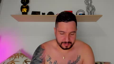 camilo_restrepo21 online show from October 2, 2:26 am