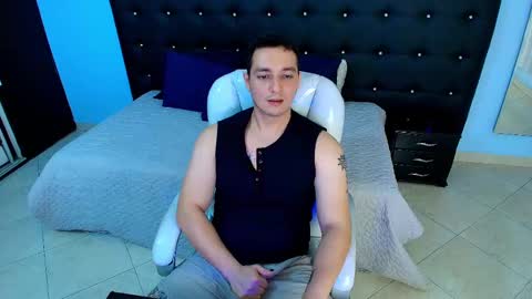 Snapshot of camilo_stark chatting on December 24, 2:23 pm Camilo online show from December 24, 2:23 pm