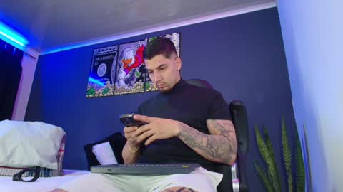 Snapshot of camiloalvarezzz3 chatting on December 2, 1:00 pm CAMILO  online show from December 2, 1:00 pm