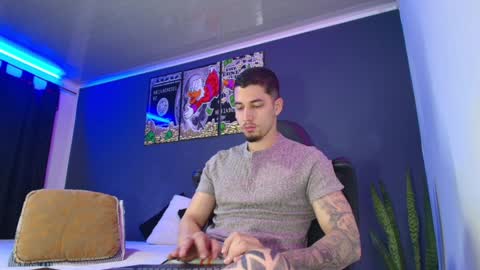 Snapshot of camiloalvarezzz3 chatting on December 20, 12:27 pm CAMILO  online show from December 20, 12:27 pm