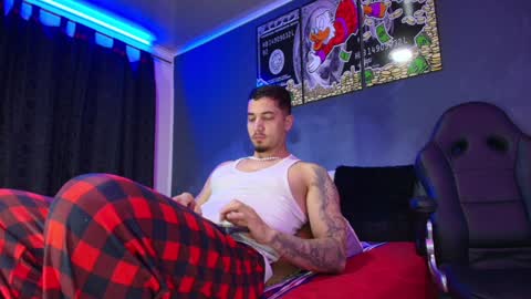 Snapshot of camiloalvarezzz3 chatting on January 9, 1:56 pm CAMILO  online show from January 9, 1:56 pm