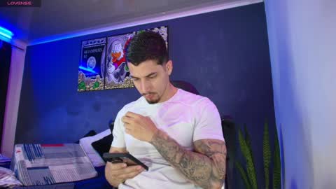 Snapshot of camiloalvarezzz3 chatting on January 24, 12:52 pm CAMILO  online show from January 24, 12:52 pm