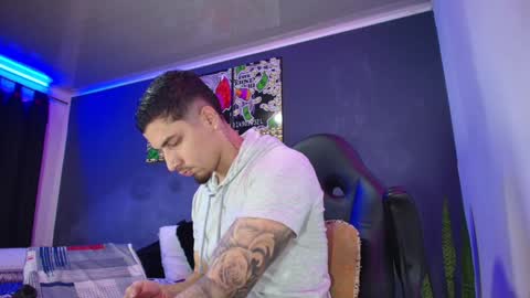 Snapshot of camiloalvarezzz3 chatting on January 15, 12:36 pm CAMILO  online show from January 15, 12:36 pm