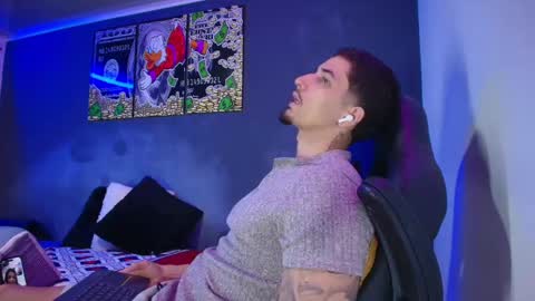 Snapshot of camiloalvarezzz3 chatting on February 19, 1:50 pm CAMILO  online show from February 19, 1:50 pm