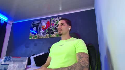 Snapshot of camiloalvarezzz3 chatting on February 12, 10:15 pm CAMILO  online show from February 12, 10:15 pm