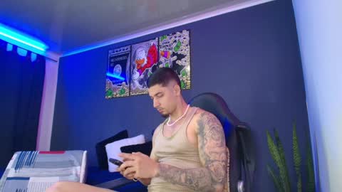 Snapshot of camiloalvarezzz3 chatting on December 15, 1:00 pm CAMILO  online show from December 15, 1:00 pm