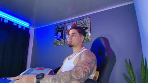 Snapshot of camiloalvarezzz3 chatting on September 22, 11:15 pm CAMILO  online show from September 22, 11:15 pm