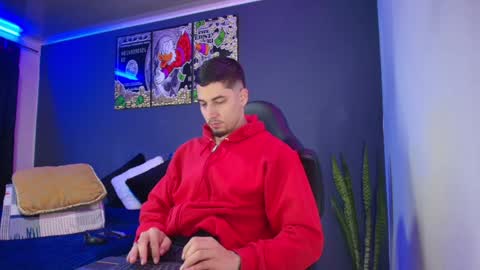 Snapshot of camiloalvarezzz3 chatting on December 7, 12:13 pm CAMILO  online show from December 7, 12:13 pm