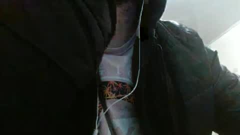 Snapshot of camiloking17 chatting on October 3, 2:27 am camilo online show from October 3, 2:27 am