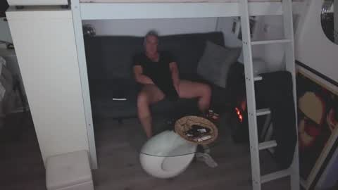 camunication online show from March 4, 9:22 pm