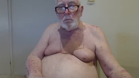 Snapshot of capt5105 chatting on December 13, 11:50 pm capt5105 online show from December 13, 11:50 pm